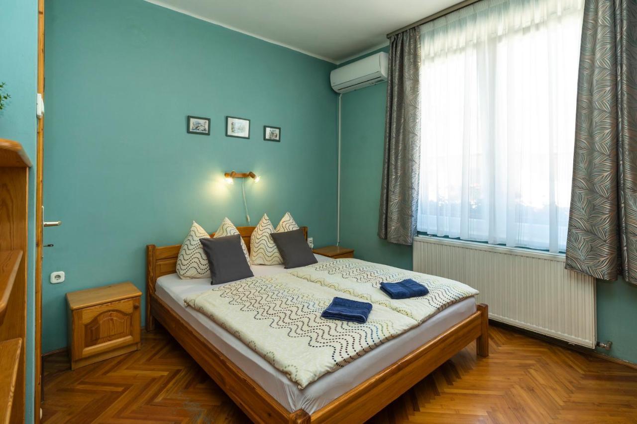 Cecey Vendeghaz Bed and Breakfast Eger Exteriör bild