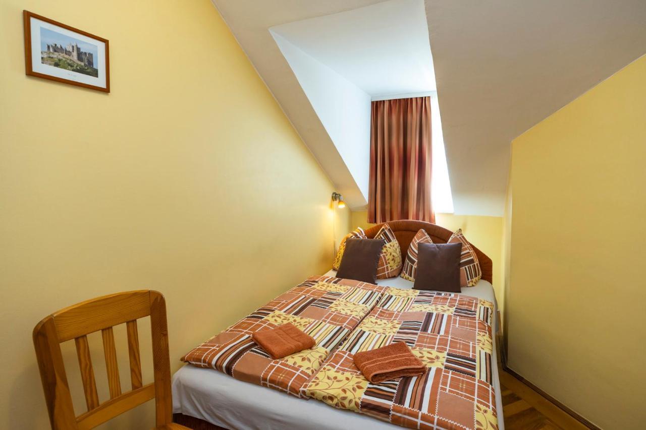 Cecey Vendeghaz Bed and Breakfast Eger Exteriör bild