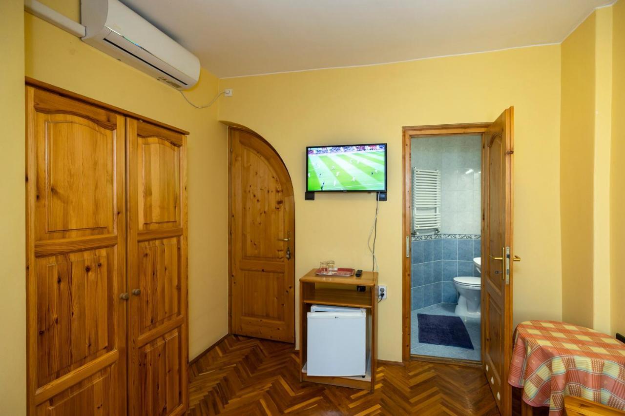 Cecey Vendeghaz Bed and Breakfast Eger Exteriör bild