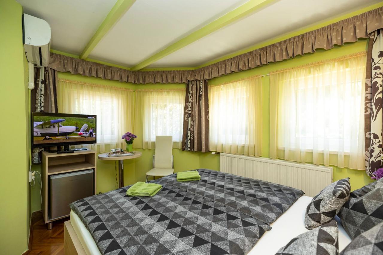 Cecey Vendeghaz Bed and Breakfast Eger Exteriör bild
