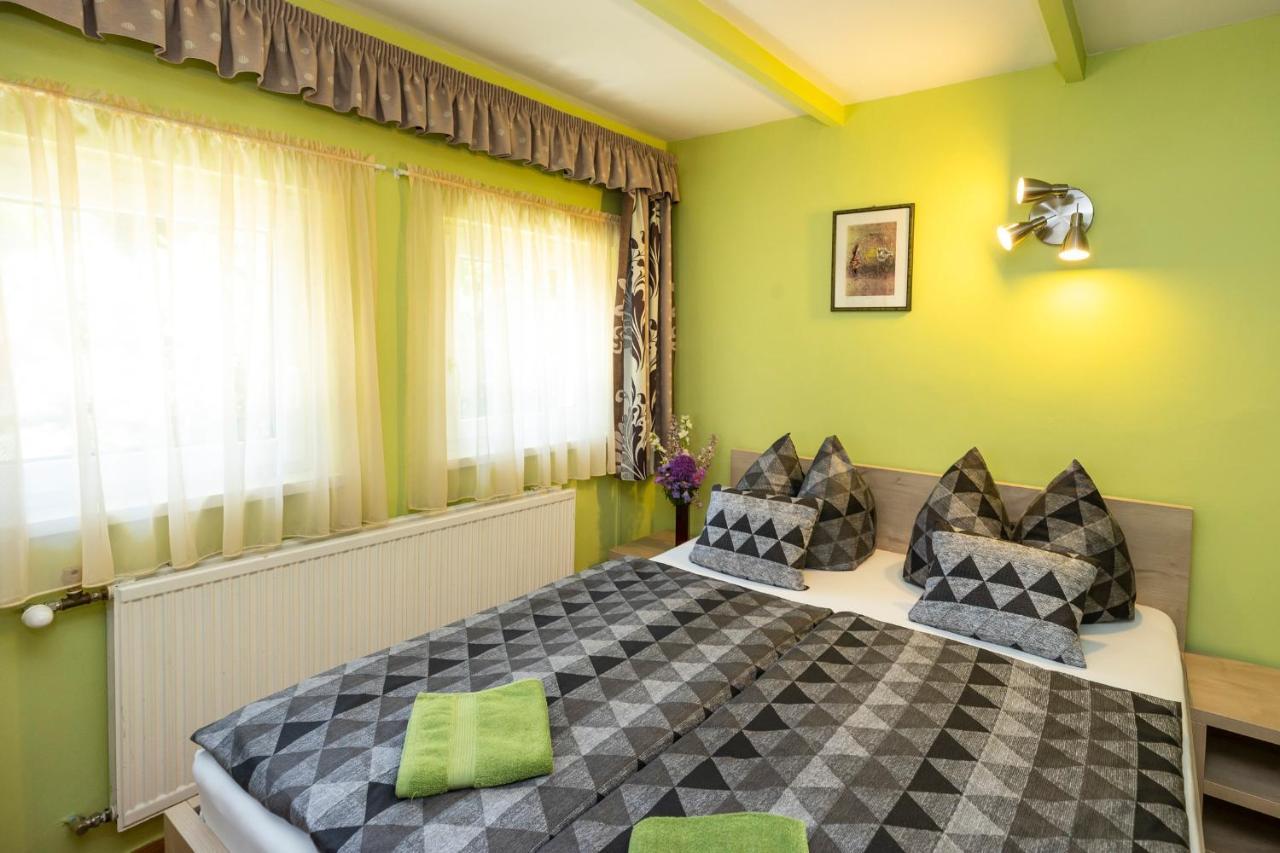 Cecey Vendeghaz Bed and Breakfast Eger Exteriör bild